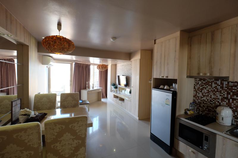 Photo Appartement de luxe avec vue sur la mer et 2 chambres à vendre à proximité de la plage de Patong avec services hôteliers