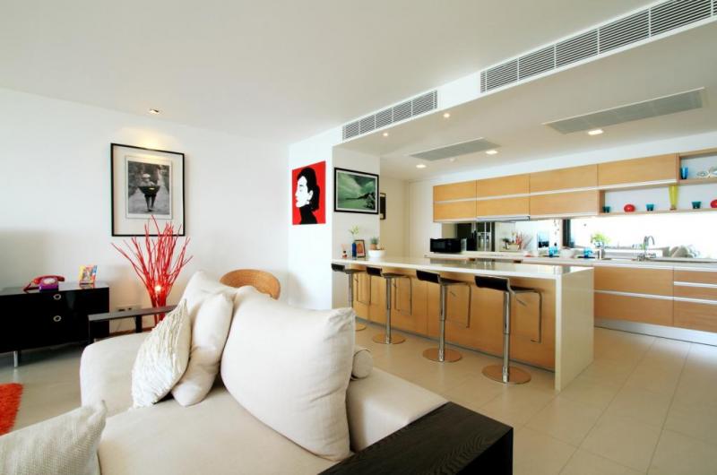 照片豪华海景 2 卧室顶层公寓在普吉岛卡塔出售