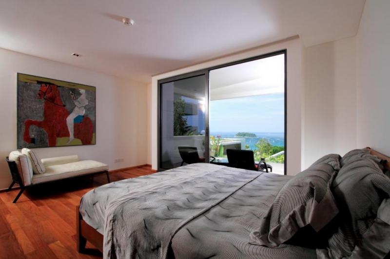 照片豪华海景 2 卧室顶层公寓在普吉岛卡塔出售