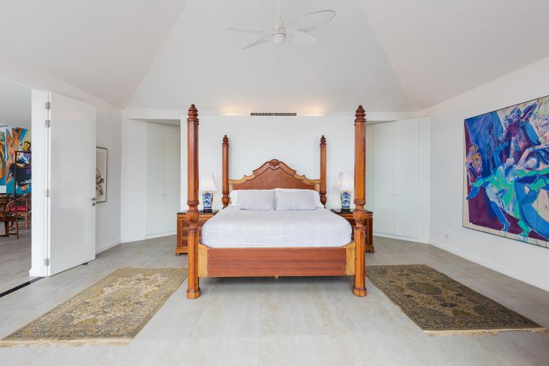 Фото Роскошная вилла с 4 спальнями и бассейном с видом на море на продажу в Калим (район Патонга)