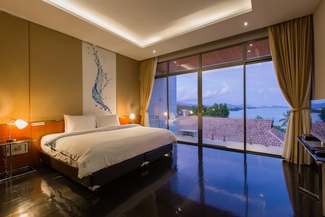 Фото Роскошная вилла с 3 спальнями и видом на море на пляже Равай