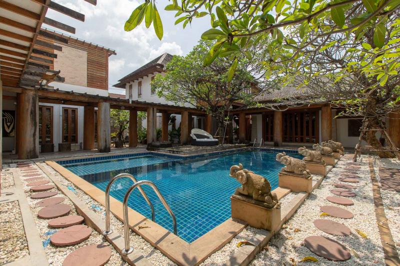 Photo Luxury Thai & Bali style villa in Bangkok, Thailand