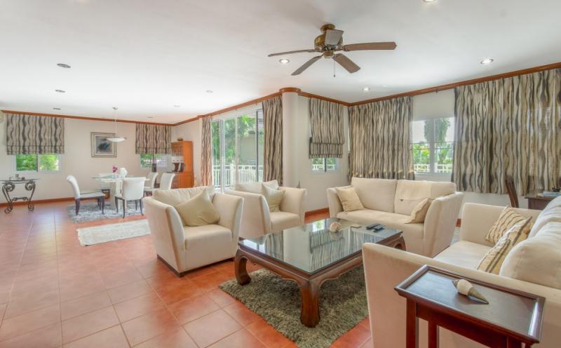 Photo Villa de luxe à louer et à vendre à Laguna Phuket