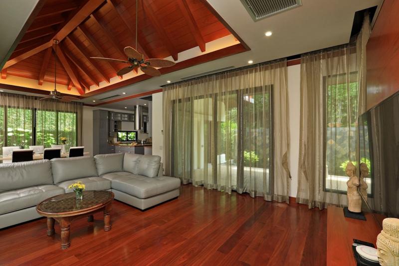 Photo Villa de luxe avec 4 chambres à vendre à Nai Harn Baan Bua Phuket