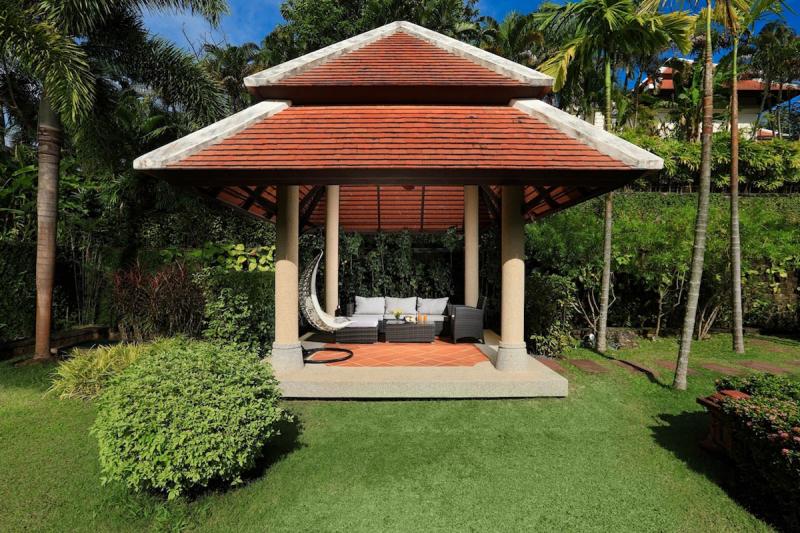Photo Luxury villa with 4 bedrooms in Nai Harn Baan Bua, Phuket