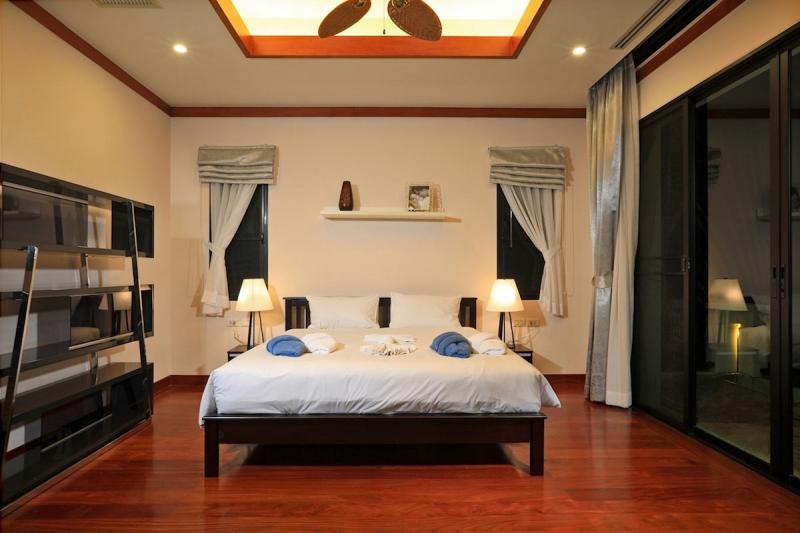 Photo Luxury villa with 4 bedrooms in Nai Harn Baan Bua, Phuket