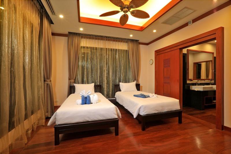 Photo Villa de luxe avec 4 chambres à vendre à Nai Harn Baan Bua Phuket