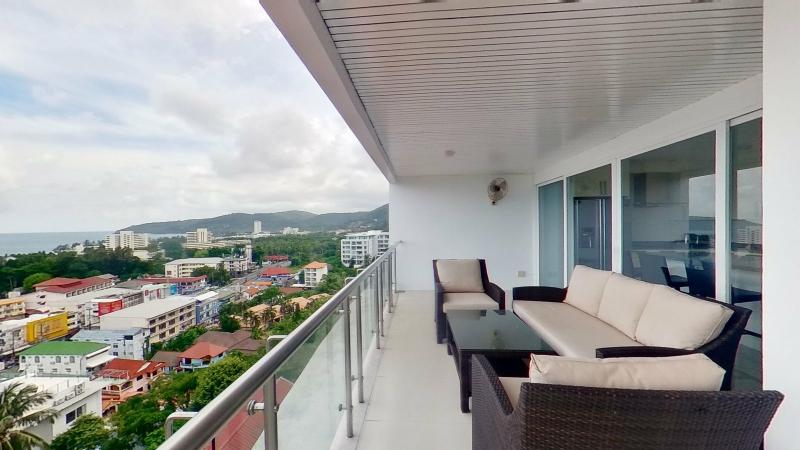 Photo Modern 2 Bedroom Apartment with Panoramic Sea View for Sale in Karon, Phuket