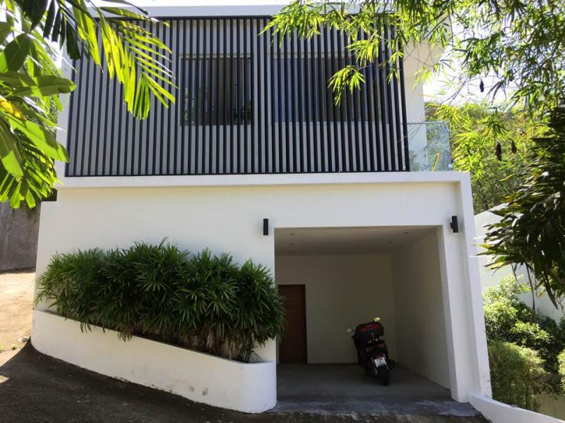 在普吉岛卡马拉出售的现代 2 卧室泳池别墅照片