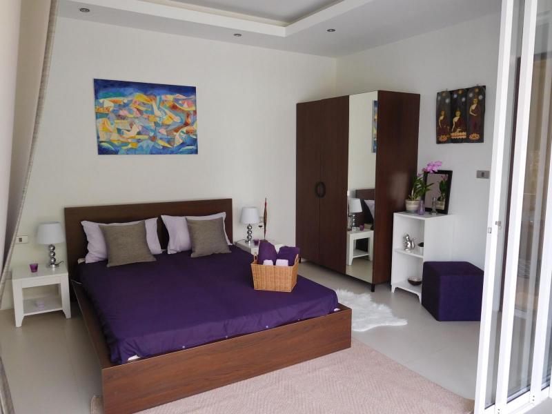Фото Современная вилла с 2 спальнями и бассейном на продажу на Камале, Пхукет