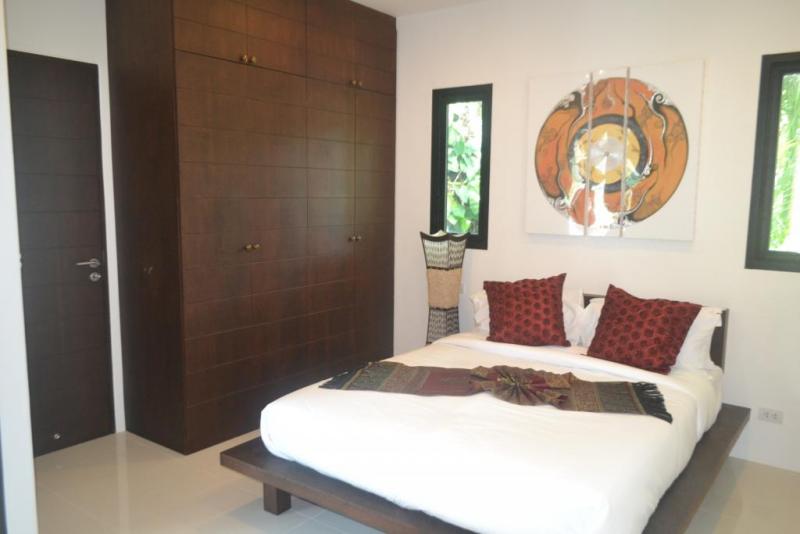 Фото Современная вилла с 3 спальнями и бассейном в аренду или на продажу в Паклоке, Пхукет