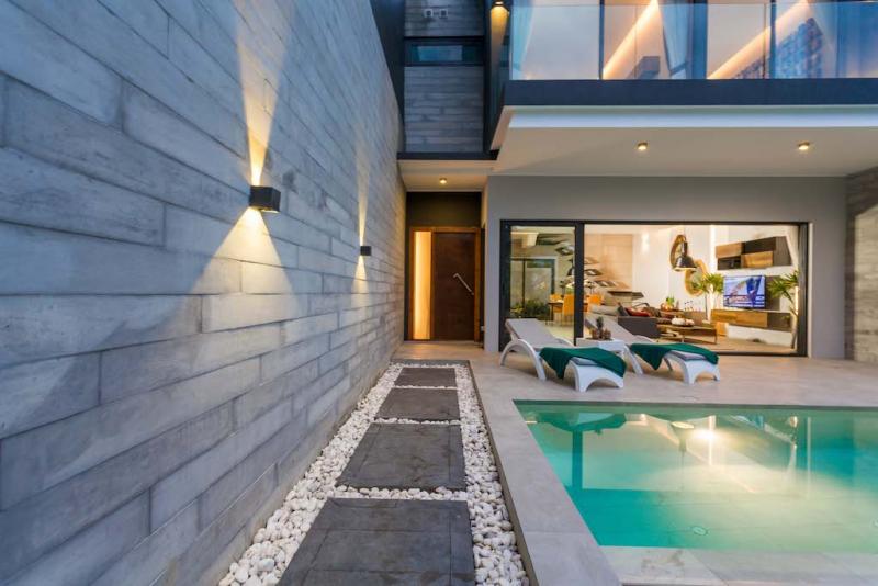 Photo Villa moderne de 3 chambres avec piscine à vendre à Chalong