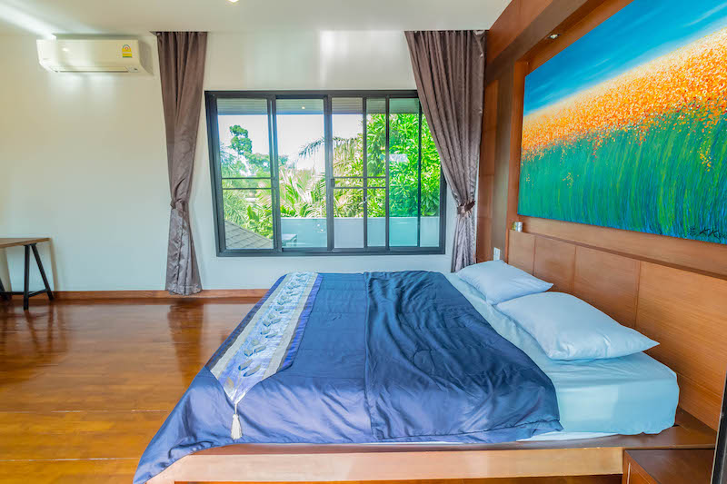 拉威海滩附近出售的现代三卧室泳池别墅照片