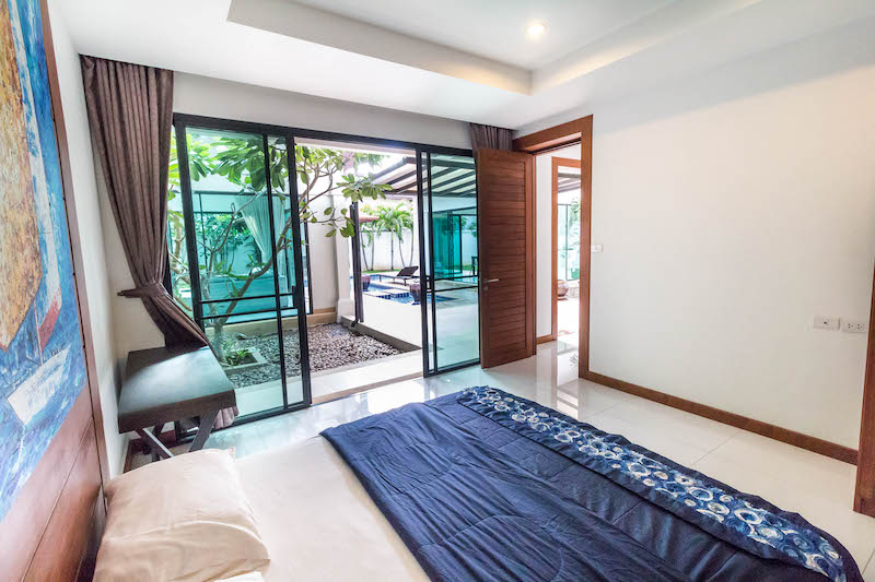 Photo Modern 3 Bedroom Pool Villa for sale near Rawai beach
