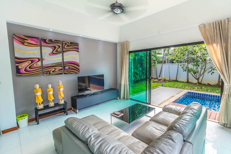 Фото Современная вилла с 3 спальнями и бассейном на продажу недалеко от пляжа Раваи