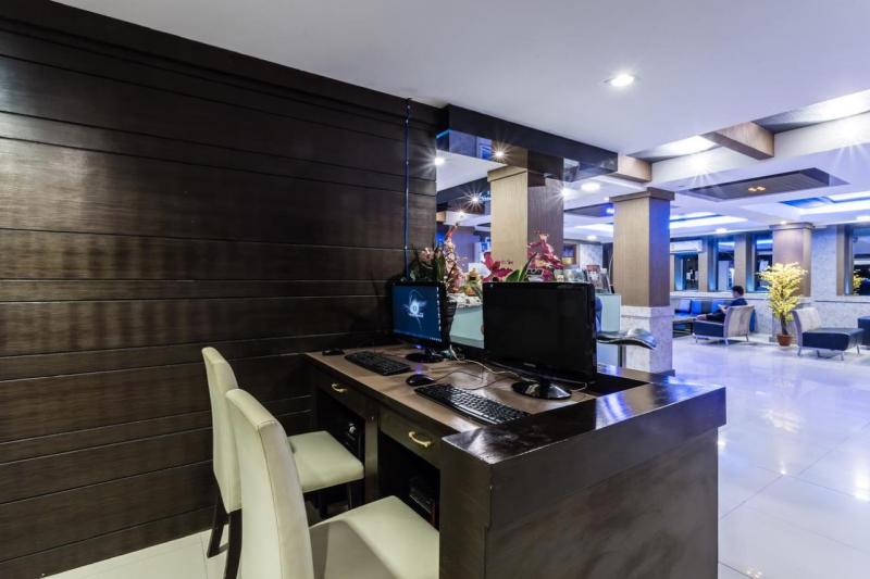 Photo Hôtel moderne de 59 chambres avec piscine à louer à 100 mètres de la plage de Patong
