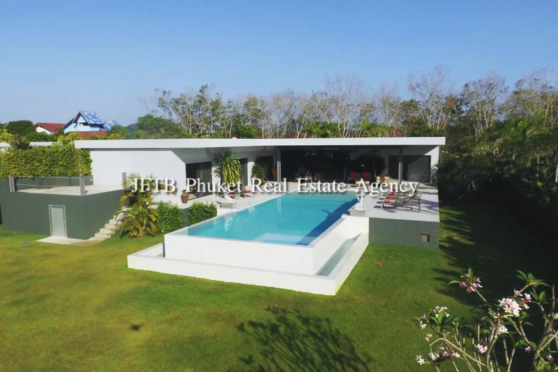 Photo Villa de rêve avec piscine à débordement à vendre à Nai Harn