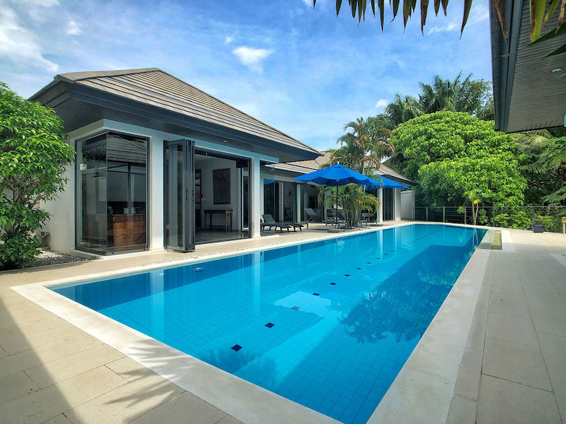 Photo Modern fully renovated pool villa for rent or sale in Nai Harn Phuket