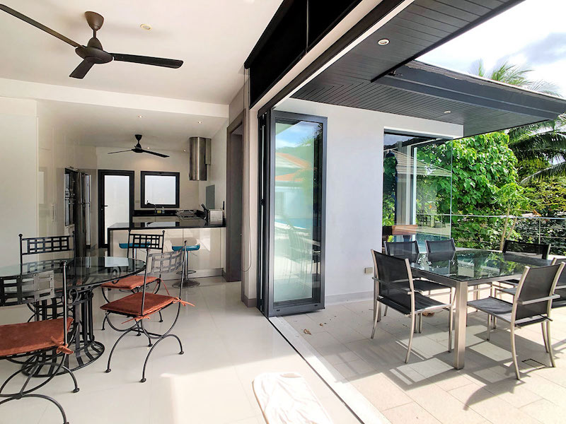 Photo Villa moderne avec piscine entièrement rénovée à louer ou à vendre à Nai Harn Phuket