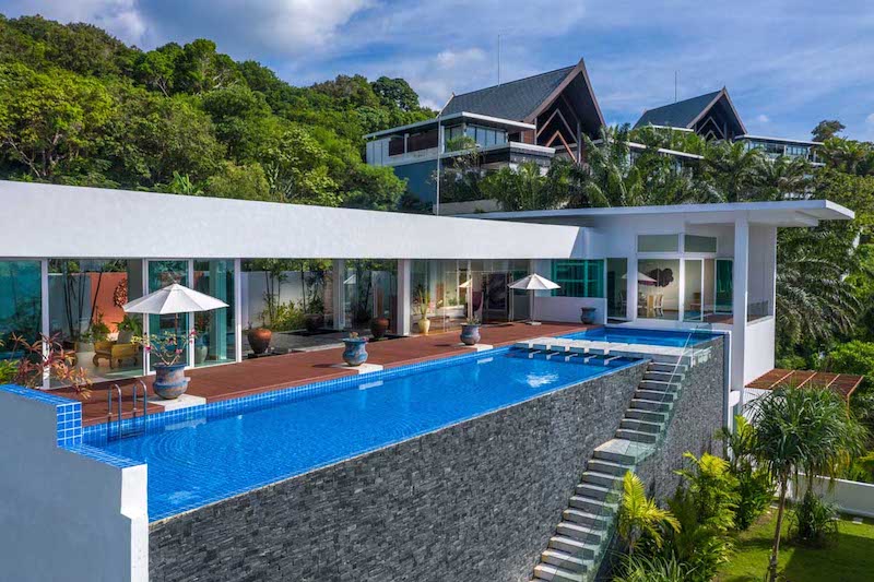 Photo Modern luxury super villa with stunning panoramic sea views in Kamala.