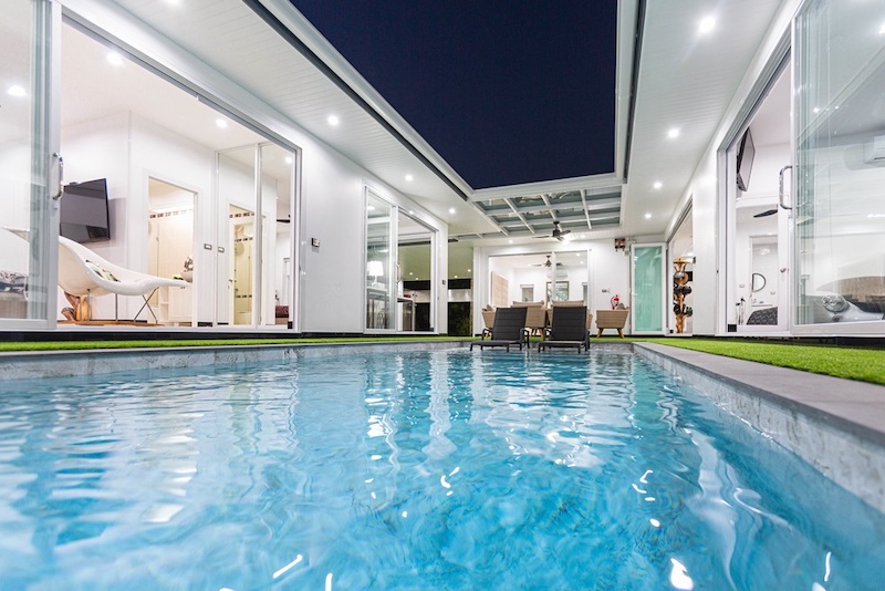 Фото Современная вилла с бассейном 4 спальни на продажу на Раваи Пхукет