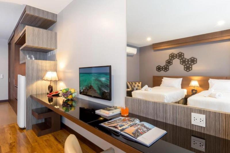 照片现代工作室公寓在普吉岛邦涛海滩附近的丽晶酒店出售