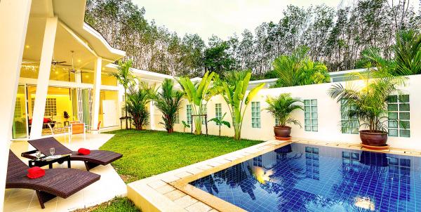 Фото Тропическая вилла с 3 спальнями в аренду с бассейном в Паклоке, Пхукет