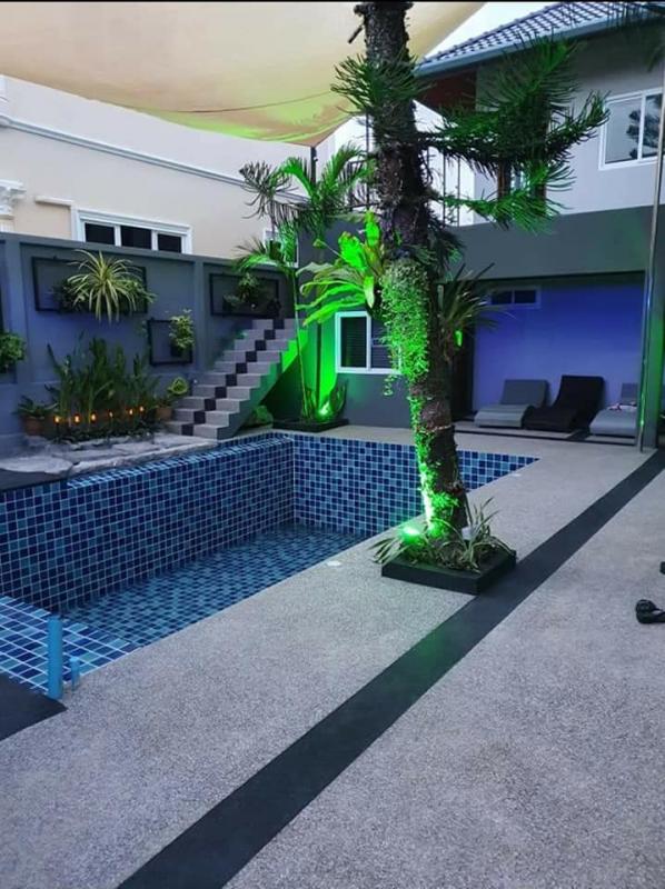照片 普吉岛拉威出售带游泳池的新 4 卧室别墅