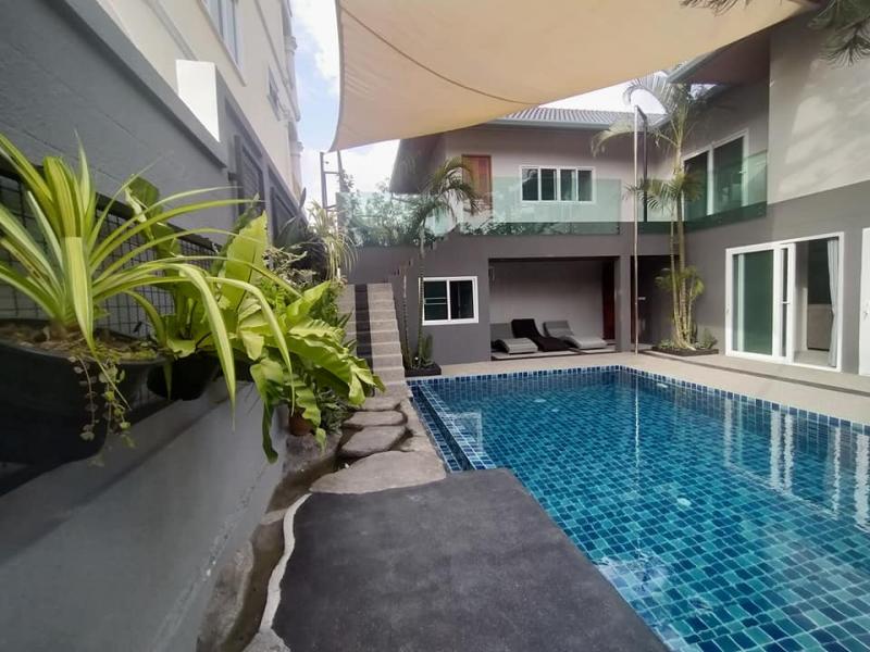 照片 普吉岛拉威出售带游泳池的新 4 卧室别墅