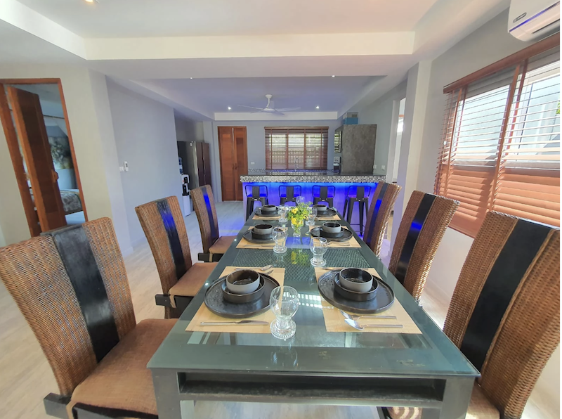 Photo New 4 bedroom villa with pool for sale in Rawai, Phuket