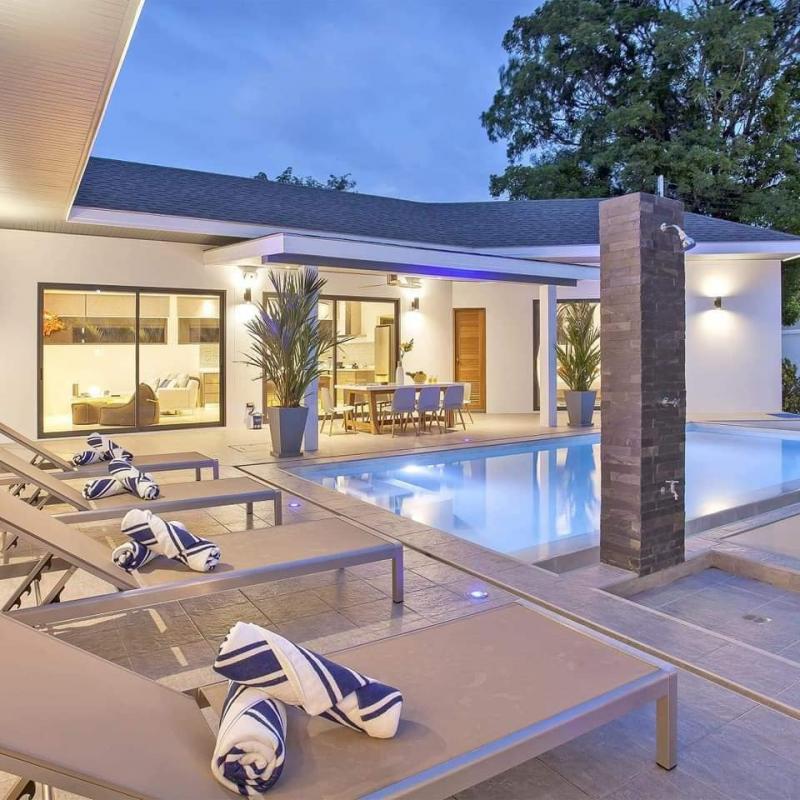 Photo New high end villa with swimming pool in Nai Harn.