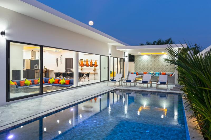 在拉威出租的全新超豪华泳池别墅照片