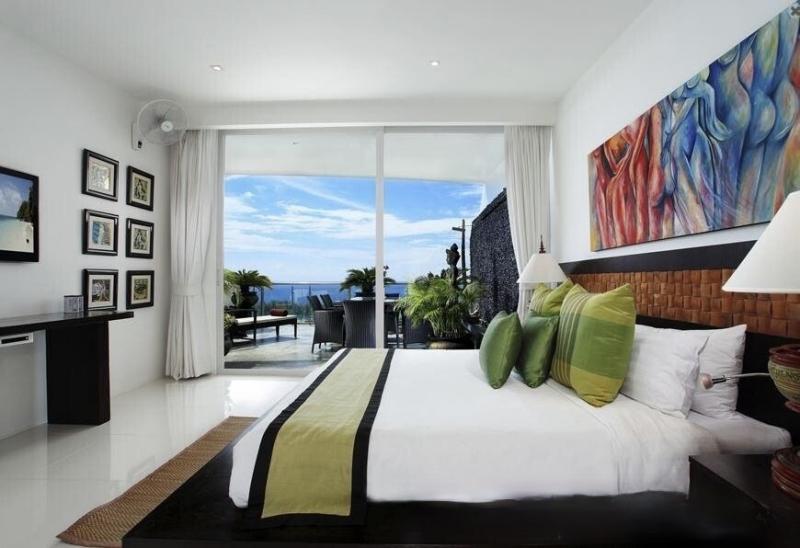 普吉岛极少数外国永久产权 4 卧室海景顶层公寓之一