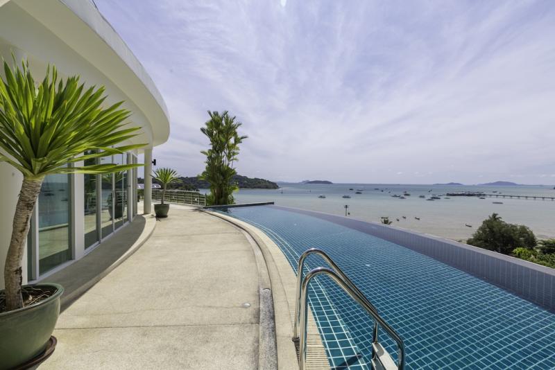 Фото Вилла с 3 спальнями и бассейном и панорамным видом на море на продажу в Ао По