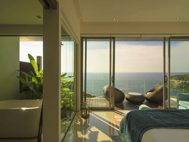 照片全景海景 6 卧室别墅在卡马拉百万富翁大道出售。