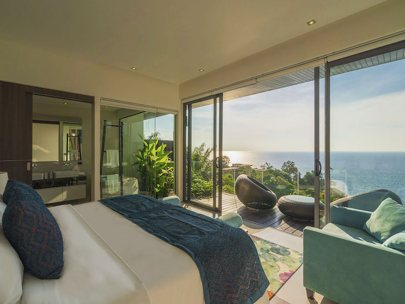 Photo 6-спальная вилла с панорамным видом на море на продажу на Миле миллионеров, Камала.