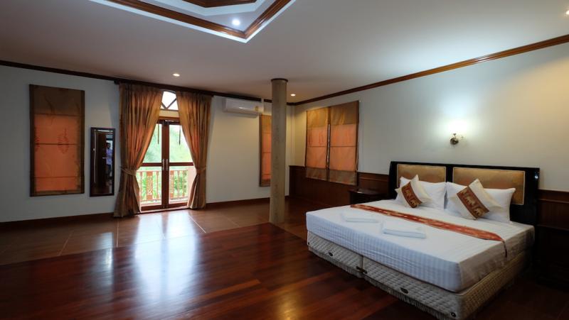 Photo Patong 4-спальная вилла с бассейном и видом на море