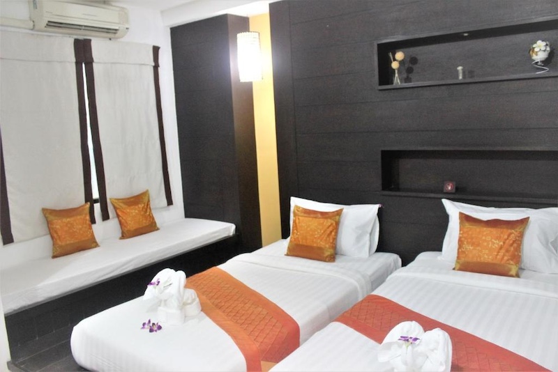 Photo Patong Beach 15 Room Guest House with  Restaurant for Lease