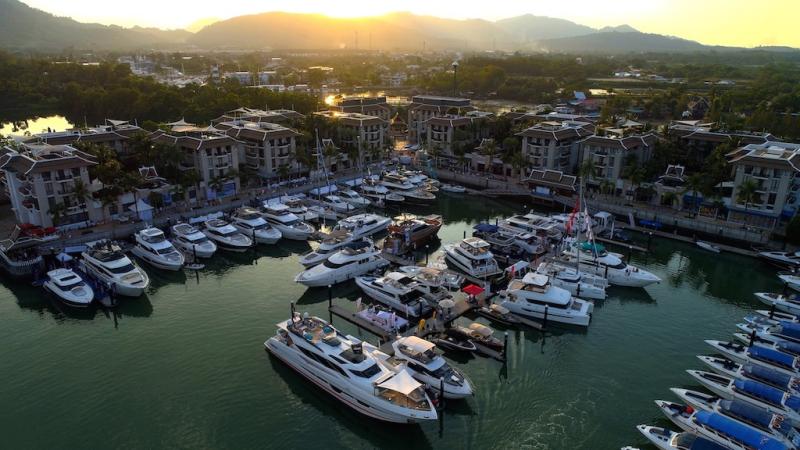 Photo Penthouse with private roof top for sale in The Royal Phuket Marina