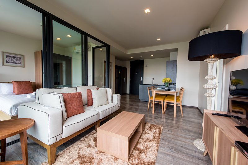 照片普吉岛 2 卧室公寓在甲板芭东海滩出售
