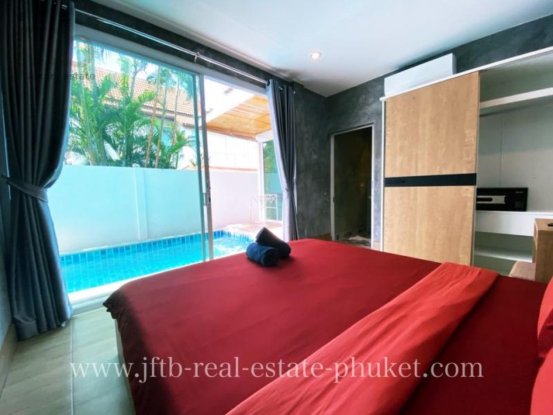 Photo Phuket 3 bedroom villa with pool in Nai Harn
