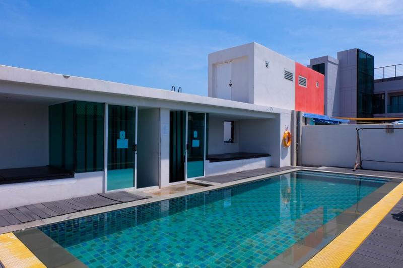 普吉岛照片 - 芭东出售 51 间客房的泳池酒店黄金地段