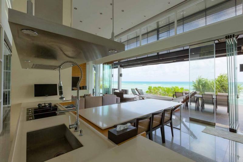 Photo Phuket Beachfront luxury modern villa in Kamala, Millionaire's miles, Phuket, Thailand