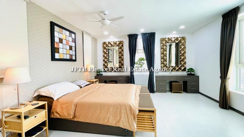 Photo Exclusive villa familiale de 5 chambres à vendre à Nai Harn, Phuket