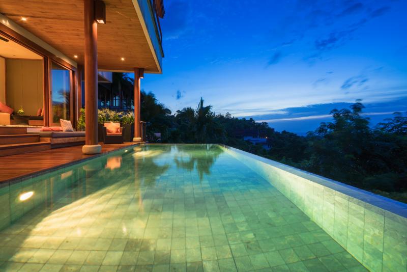 Photo Phuket Exclusive Sea View villa for sale on Surin's hills . ขายวิลล่าสุดหรูวิวทะเลบนเนินเขาสุรินทร์
