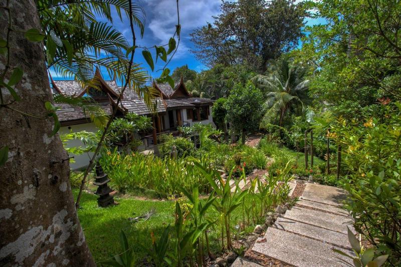Photo Phuket high end sea view villa for sale in Ayara Surin estate