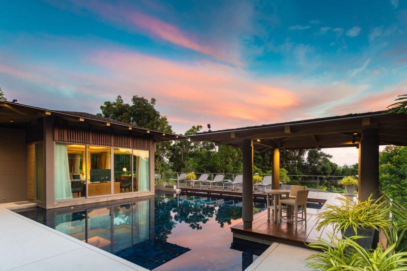 Photo Phuket villa de luxe de 4 chambres disponible pour la location de vacances