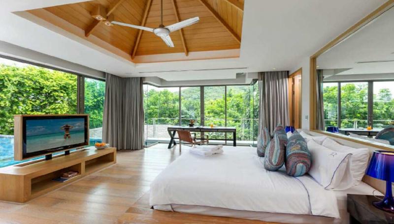 Photo Phuket luxury vacation with this 5 bedroom Sea View villa in Layan