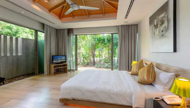 Photo Phuket luxury vacation with this 5 bedroom Sea View villa in Layan