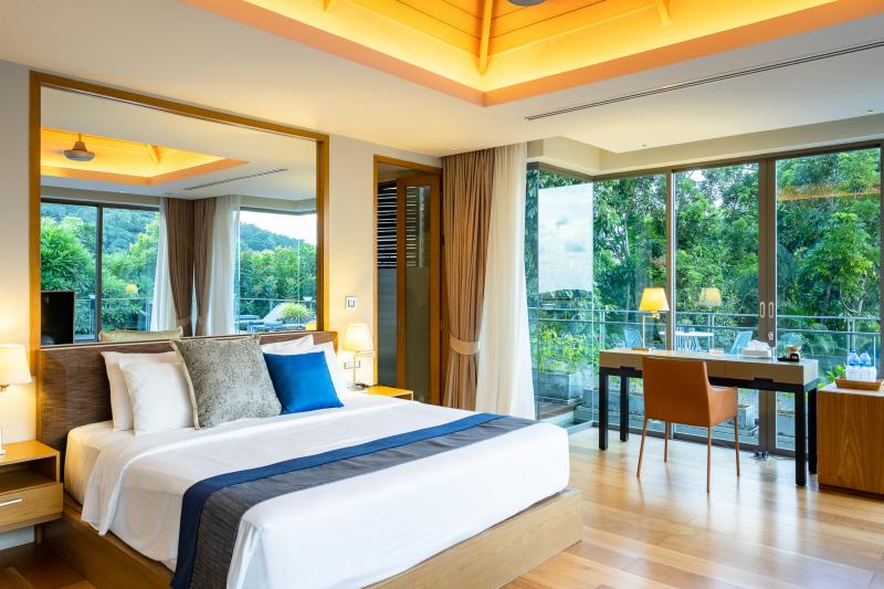Фото Роскошный отдых на Пхукете с этой виллой с 5 спальнями и видом на море в Лаяне